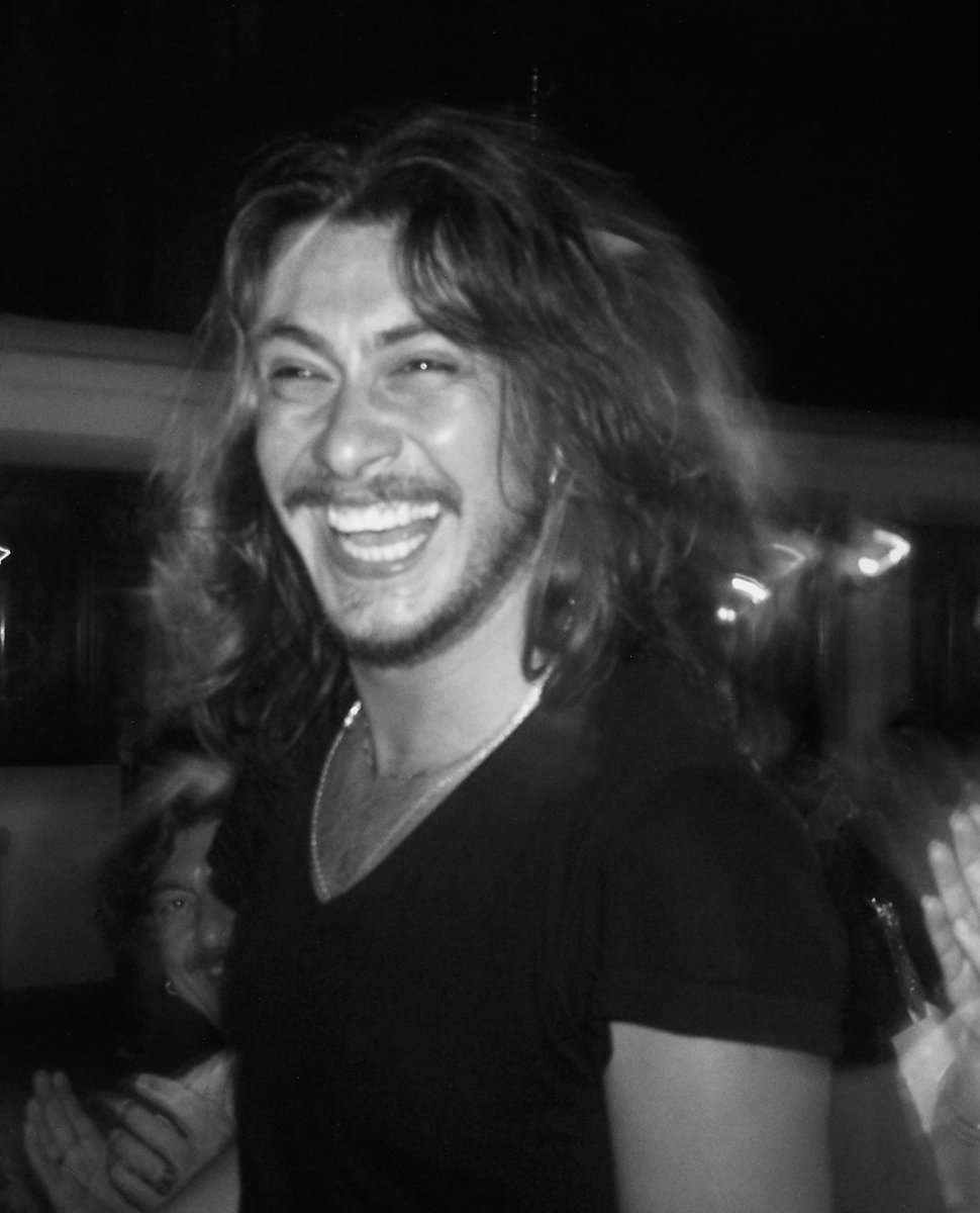 Gün , sana ait. 
İyi ki doğdun. 
#barışakarsu #ohep28yasinda ~29.06.1979~