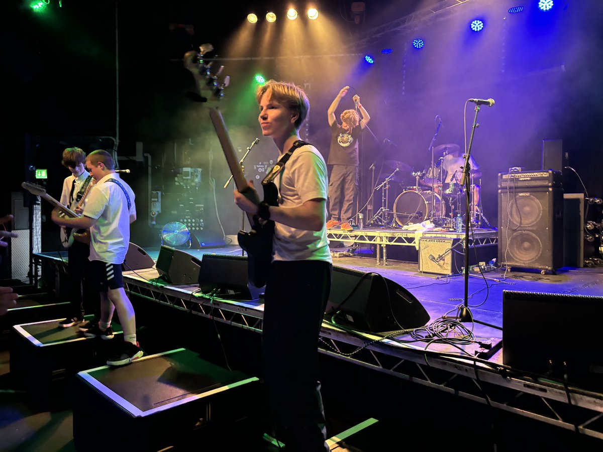 RadalWid's tweet photo. Amazing gig tonight @CookiesNcream_b @CambsCreate https://t.co/74e57hh6r3