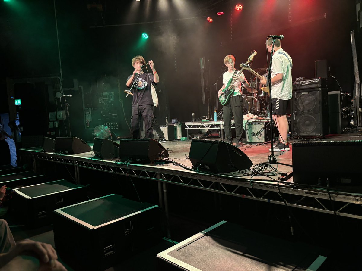 RadalWid's tweet photo. Amazing gig tonight @CookiesNcream_b @CambsCreate https://t.co/74e57hh6r3