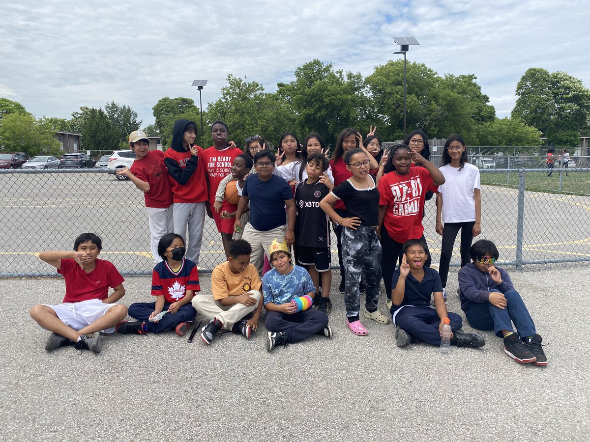 Miss_Amalan's tweet photo. An amazing last day with an amazing class! @tcdsb_stalbert @TCDSB https://t.co/XpEl53rEtO