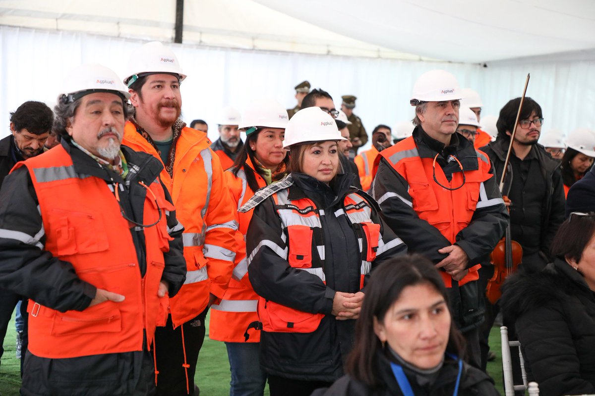 La ministra de Salud, Ximena Aguilera, la ministra de Obras Públicas, Jéssica López, y el subsecretario de Redes Asistenciales, Osvaldo Salgado, visitaron la región de Los Lagos para participar de la ceremonia de primera piedra del Hospital de Puerto Varas.