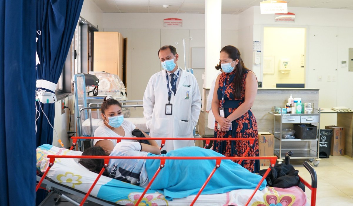 IESSElOro's tweet photo. #IESSatuServicio | La gerenta del Hospital General Machala, Tamara Sotomayor, constató el funcionamiento de los servicios y dialogó con pacientes y personal para desarrollar estrategias que mejoren la atención médica. 🏥✅️ https://t.co/CHQPQUeQBI