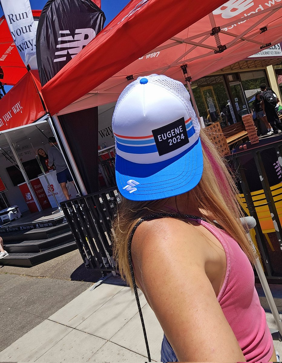 TiffanyBerkenes's tweet photo. Another gorgeous day βοΈ in Eugene event-hopping for swag & free lunch & ice cream π¦ before seeing more athletes chase their Olympic dreams! π€π»π₯πΊπΈ
Brooks β‘οΈ New Balance β‘οΈ Hoka β‘οΈ On
#OlympicTrials #USATF #LiveYourList https://t.co/ipISPCd31H