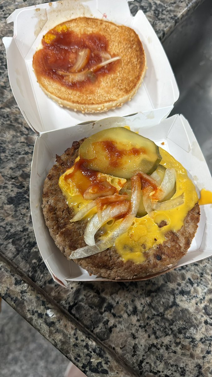 laiscasas's tweet photo. Aí o @McDonalds_BR @McDonalds 😞😞. Faz o que agora? https://t.co/y6aKEnxo7I