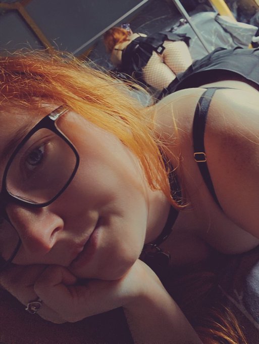 When you get tired trying outfits on so you rest on the bed https://t.co/ikW08wEA0k