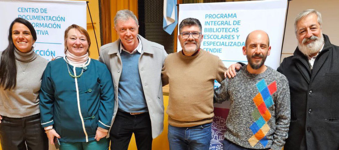dte_region22's tweet photo. IV Encuentro Región 22 Bibliotecarias y Bibliotecarios Escolares y Especializadas en #BahíaBlanca 
Con la presencia de autoridades del #CENDIE compartimos una excelente jornada donde presentamos el proyecto articulado #BibliotecaVirtual Reg22
@AlbertoSileoni @salbarracin @DTE_BA https://t.co/QlIGDiDfjM