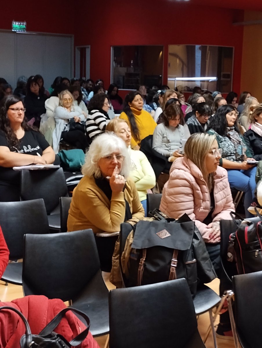 dte_region22's tweet photo. IV Encuentro Región 22 Bibliotecarias y Bibliotecarios Escolares y Especializadas en #BahíaBlanca 
Con la presencia de autoridades del #CENDIE compartimos una excelente jornada donde presentamos el proyecto articulado #BibliotecaVirtual Reg22
@AlbertoSileoni @salbarracin @DTE_BA https://t.co/QlIGDiDfjM