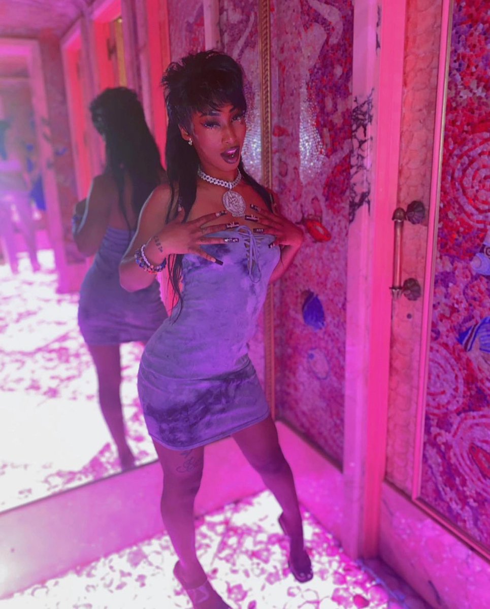 It's Friday Yall...Watt We Mf Doingg 💕🧜🏾‍♀️💋#wattwedoingg #mermaidgang