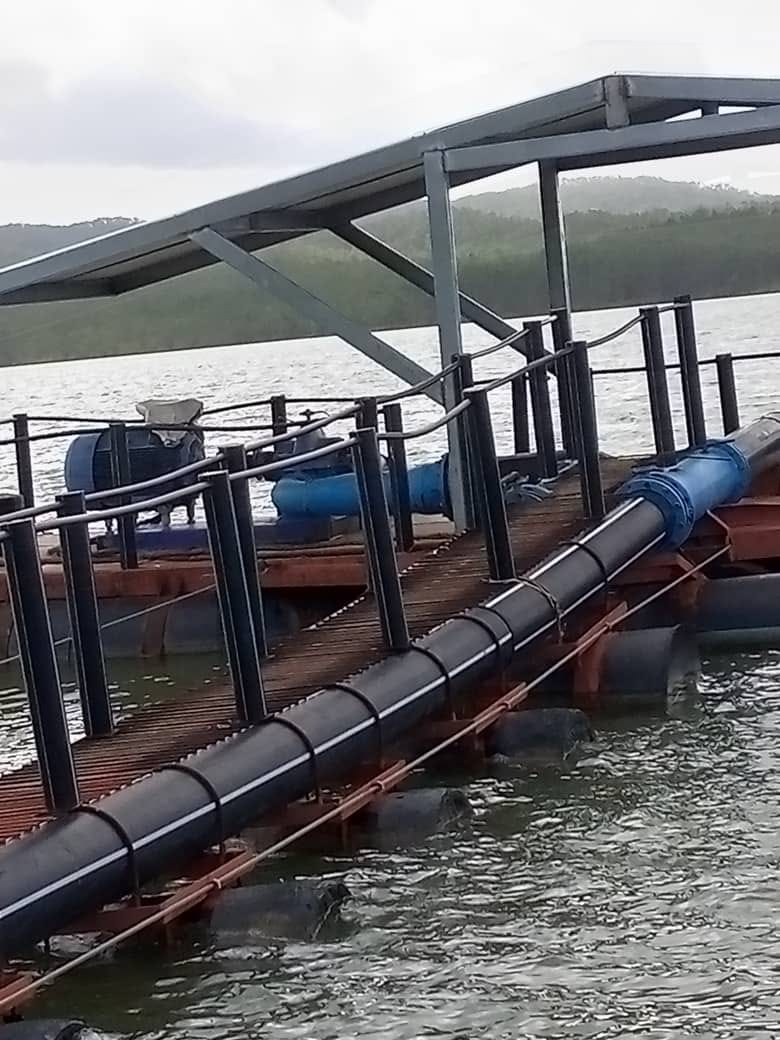 Inés María Chapman, Vice primera Ministra en #PinardelRío , municipio Viñales: Recorrido por la Presa El Salto y la estación de bombeo flotante, innovación que da solución a la captación desde la fuente.  
#CubaVive