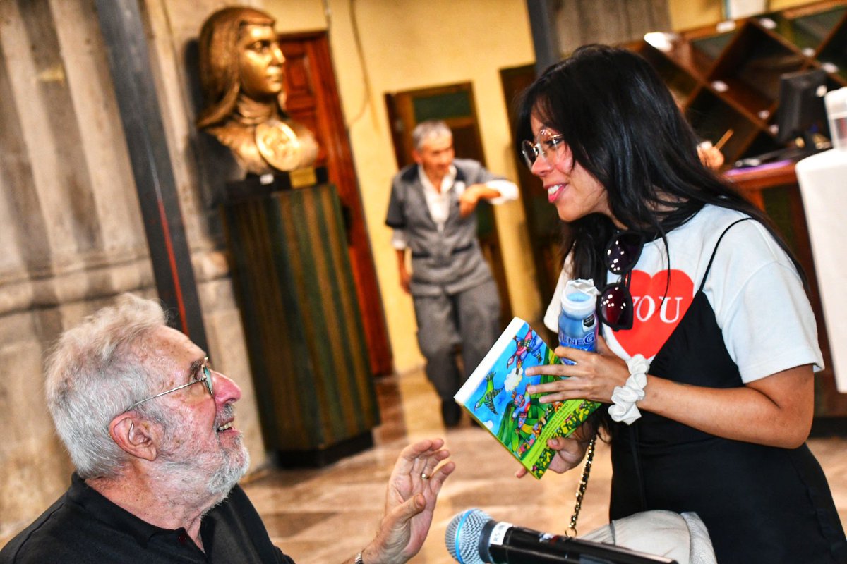 Está tarde tuvimos desde la Biblioteca General del H. Congreso de la Unión de la CDMX, el acto en solidaridad con el pueblo y gobierno bolivianos, en donde contamos con la presencia de <a href="/fisgonmonero/">Rafael Barajas</a> <a href="/atilioboron/">Atilio Boron</a> y <a href="/tania_bugs/">Tania Arroyo</a> que charlaron sobre “La izquierda latinoamericana
