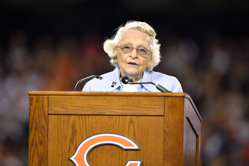 MLFootball's tweet photo. BEST INVESTMENT EVER: 

The Chicago #Bears were purchased for 100 DOLLARS in 1920 by George Halas, which equals to $1,500 in current day money.

THE TEAM IS NOW WORTH OVER 6 BILLION DOLLARS.

🤯🤯🤯 https://t.co/yuseOIOuiK