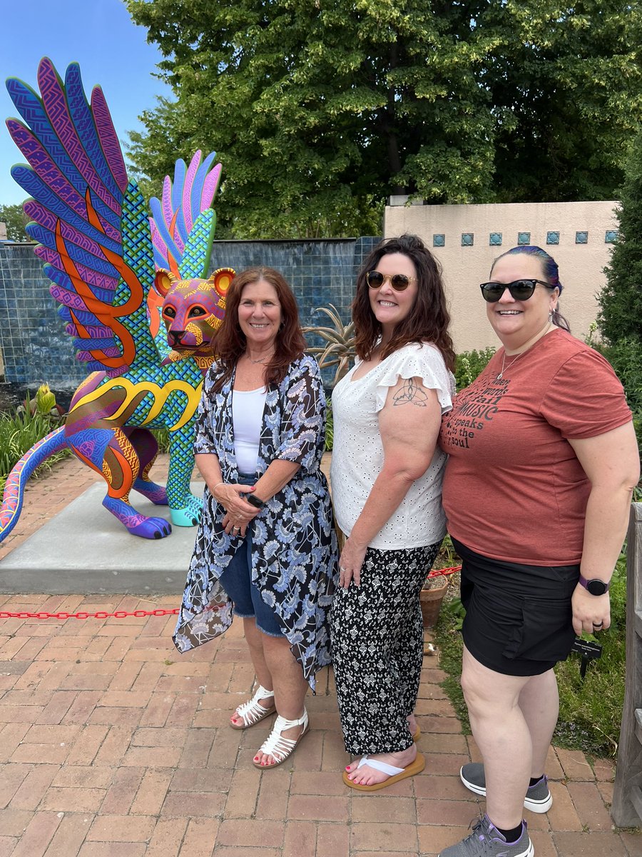 Nieb77's tweet photo. Super hard to post all the amazing pics from #ISTELive. I saw so many wonderful people and hugged so many friends. @Teach_Serve @ItsAmandaMacias @dawsonedtech @Sebasualto @MrsHayesfam https://t.co/n9XouWSOr8
