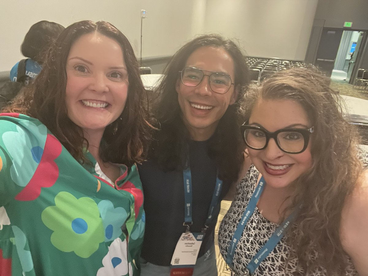 Nieb77's tweet photo. Super hard to post all the amazing pics from #ISTELive. I saw so many wonderful people and hugged so many friends. @Teach_Serve @ItsAmandaMacias @dawsonedtech @Sebasualto @MrsHayesfam https://t.co/n9XouWSOr8