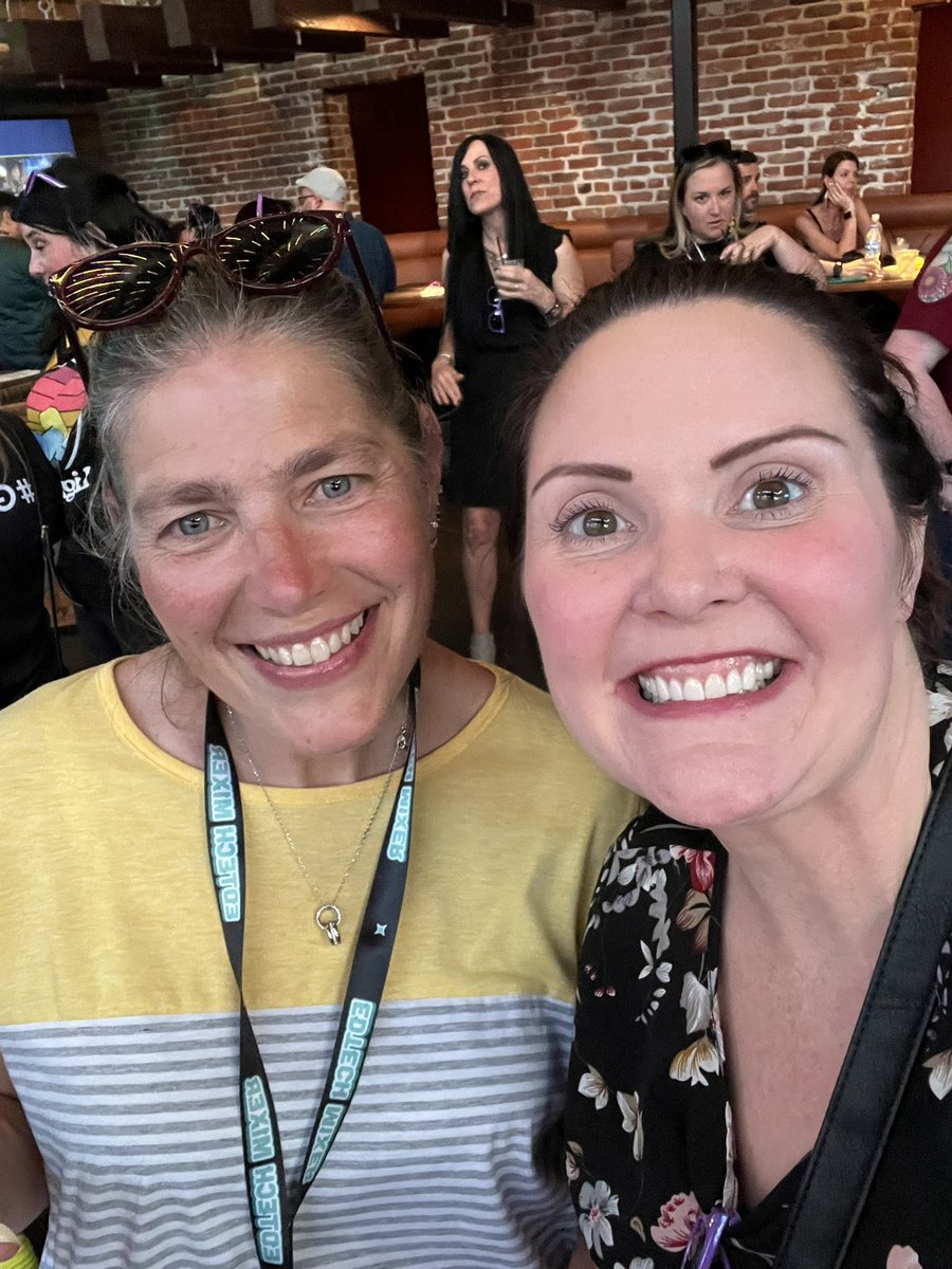 Nieb77's tweet photo. Super hard to post all the amazing pics from #ISTELive. I saw so many wonderful people and hugged so many friends. @Teach_Serve @ItsAmandaMacias @dawsonedtech @Sebasualto @MrsHayesfam https://t.co/n9XouWSOr8