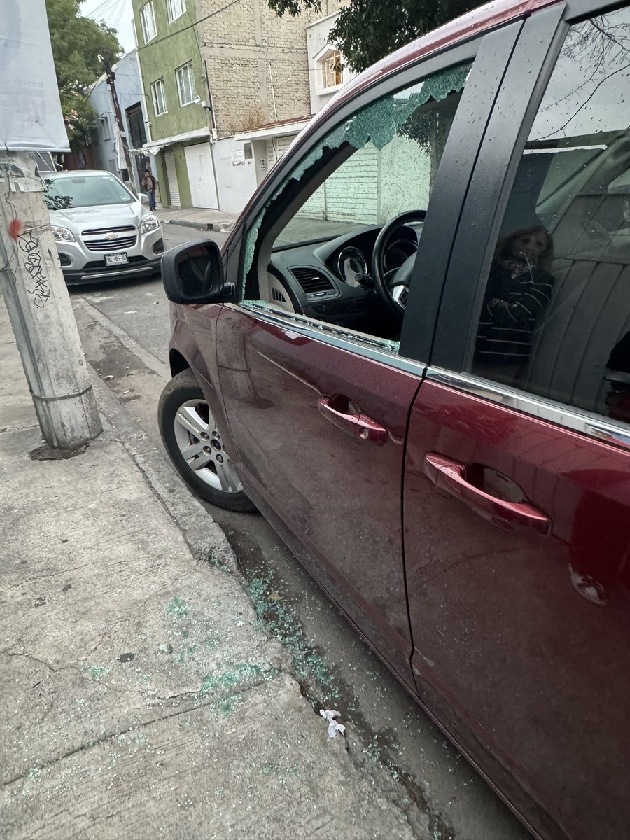 Paidi_org's tweet photo. Esto pasa afuera de nuestra fundación casa hogar a diario por mas que solicitamos apoyo por parte de las autoridades seguimos en la impunidad @SSC_CDMX @PabloVazC @AzcapotzalcoMx @MargaretSaldana https://t.co/l6At7iZxsm