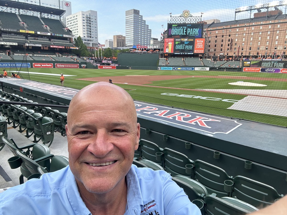 Mark Henry tweet media