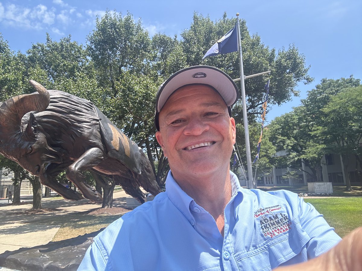 Mark Henry tweet media