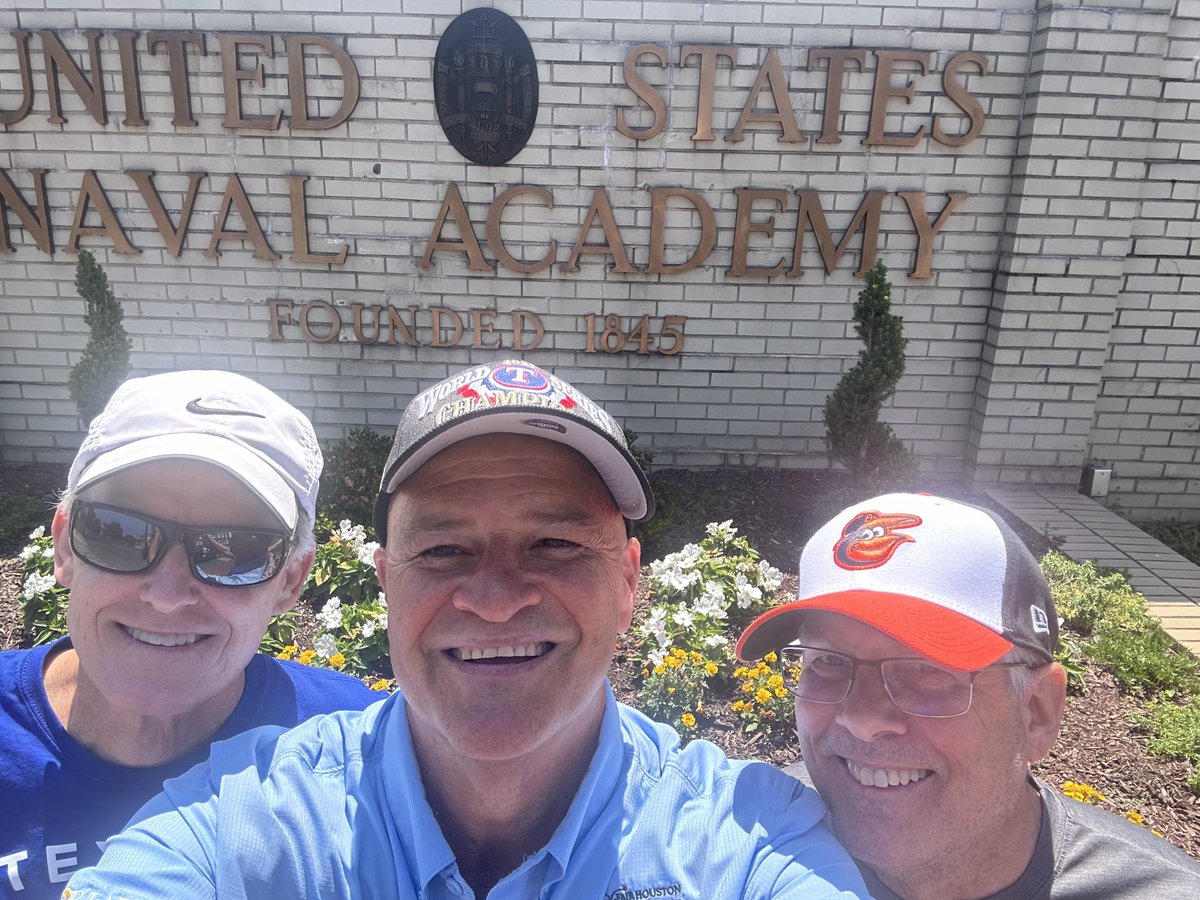 Mark Henry tweet media