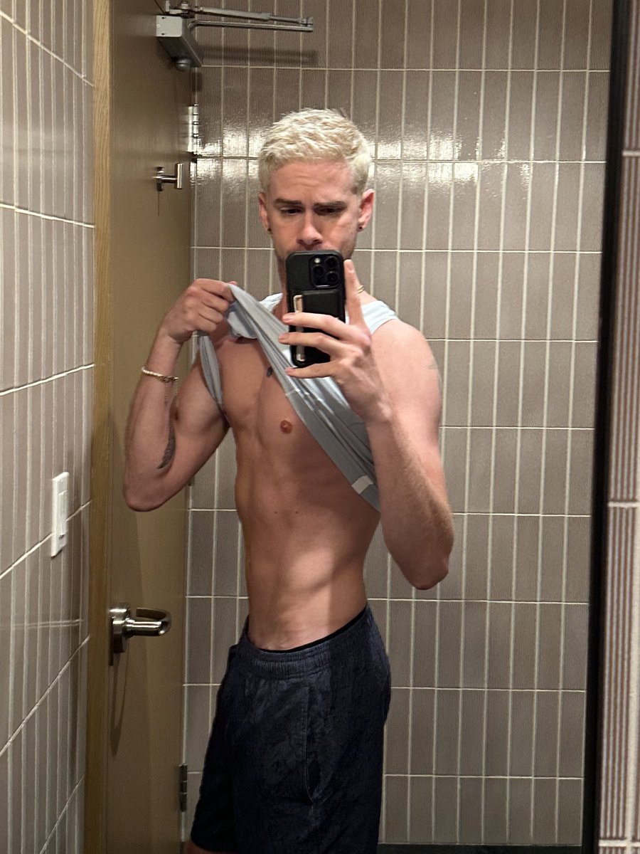 MaybeJoelisa's tweet photo. If that’s not a slutty little waist idk what is 🫦 https://t.co/mLPNuDpX4R
