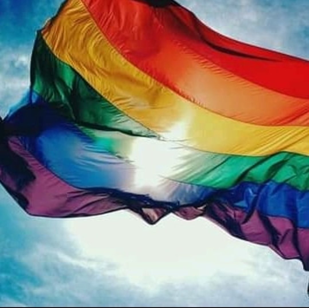 Que el orgullo de ser unx mismx sea protesta, resistencia y fuerza en tiempos de odio. #DiaDelOrgullo 🏳️‍🌈🩶