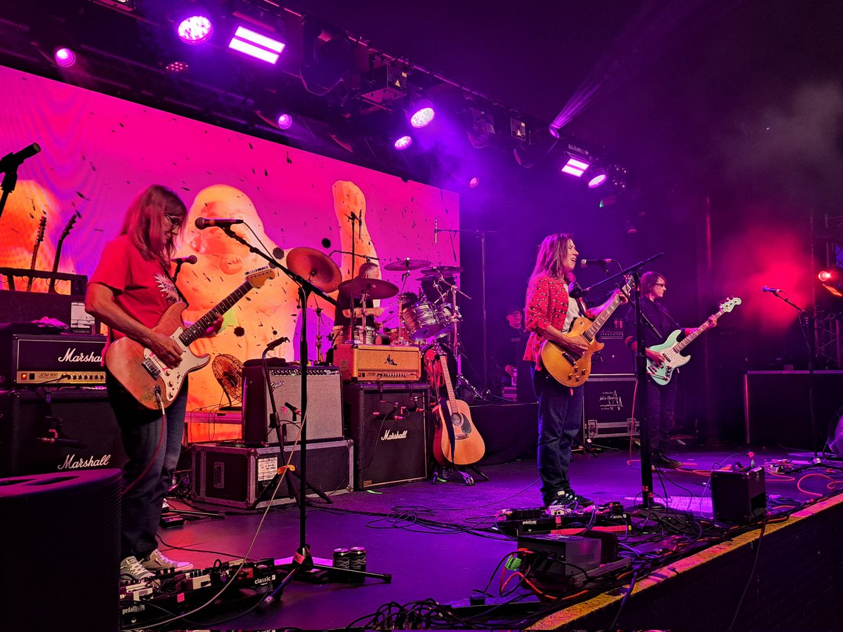 FeshTank's tweet image. Finally got to see The Breeders, they were so fucking amazing. When they played Off You I got really unexpectedly emotional but if anyone's allowed to make me cry in public it's Kim Deal.