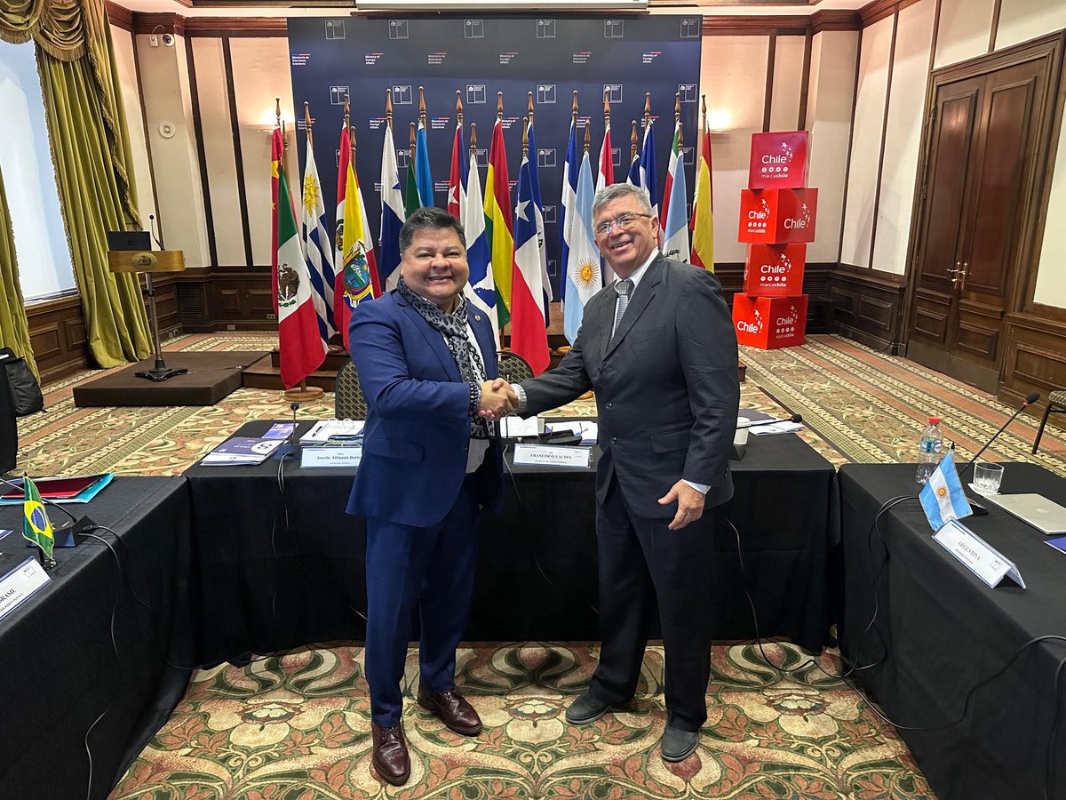 Durante las sesiones del Consejo Superior, se ratificó el nombramiento del Dr. William Pleites como Director del Programa Académico <a href="/FLACSOES/">FLACSO El Salvador</a> para el período 2024-2028, quien promoverá la enseñanza, investigación y la cooperación en esos ámbitos en el país.