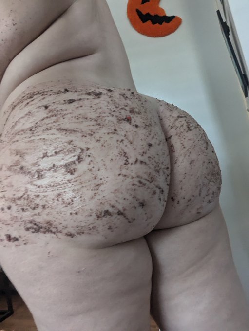 Came out of hiding to smash cake on my ass so you can beg to lick it off me. https://t.co/NciCZvYLM0<a href="/tag/skype"class="tags"><span>#skype</span></a>