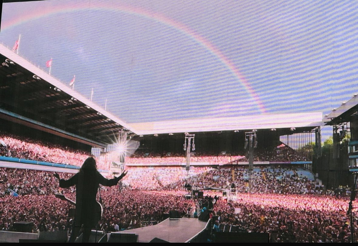 mrdaly73's tweet photo. @foofighters Villa park 🤘🏻 https://t.co/emzxVpJlvh