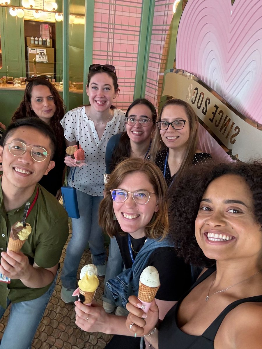 AnnaKnoer's tweet image. Is there a better way to end the week than a spontaneous Anita Gelato🍨break with your amazing lab? Thanks to @IfeAkano for the picture and @Yael_David__, you truly know the way to our hearts (and stomachs)!