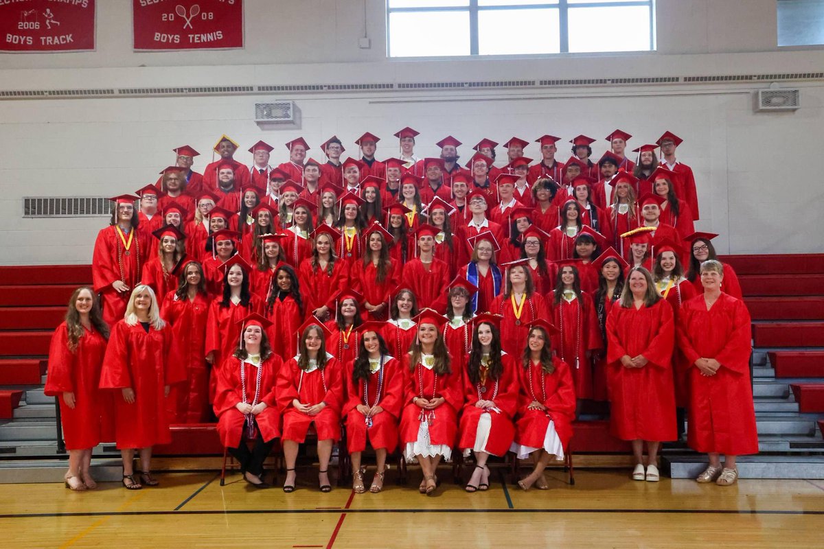 More from this week’s graduation ceremony! #brightfutures <a href="/WCSMarauders/">Williamson Central School District</a>