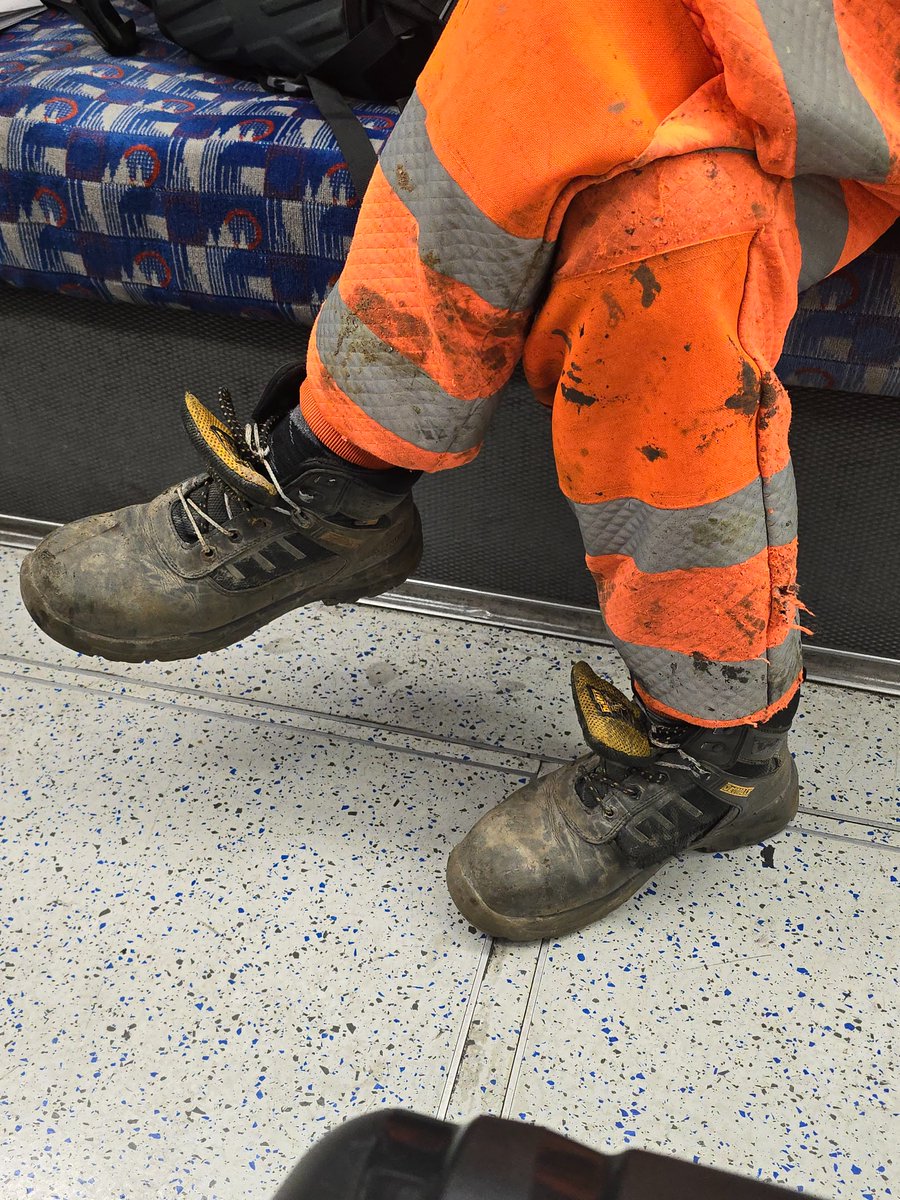 Dirty tradie on the tube. Who wants to lick them boots.