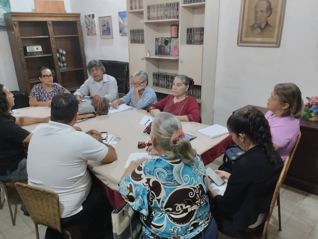 #AlDía📚|| La #UTGUSucre junto a los Tutores Regionales 👥, desarrollaron una reunión para socializar y organizar el papel fundamental y protagónico de los #Unemistas en el proceso electoral del #28Jul del vigente año, desde la sede de #FundaPatrimonio.

#ConNicoTenemosPaz