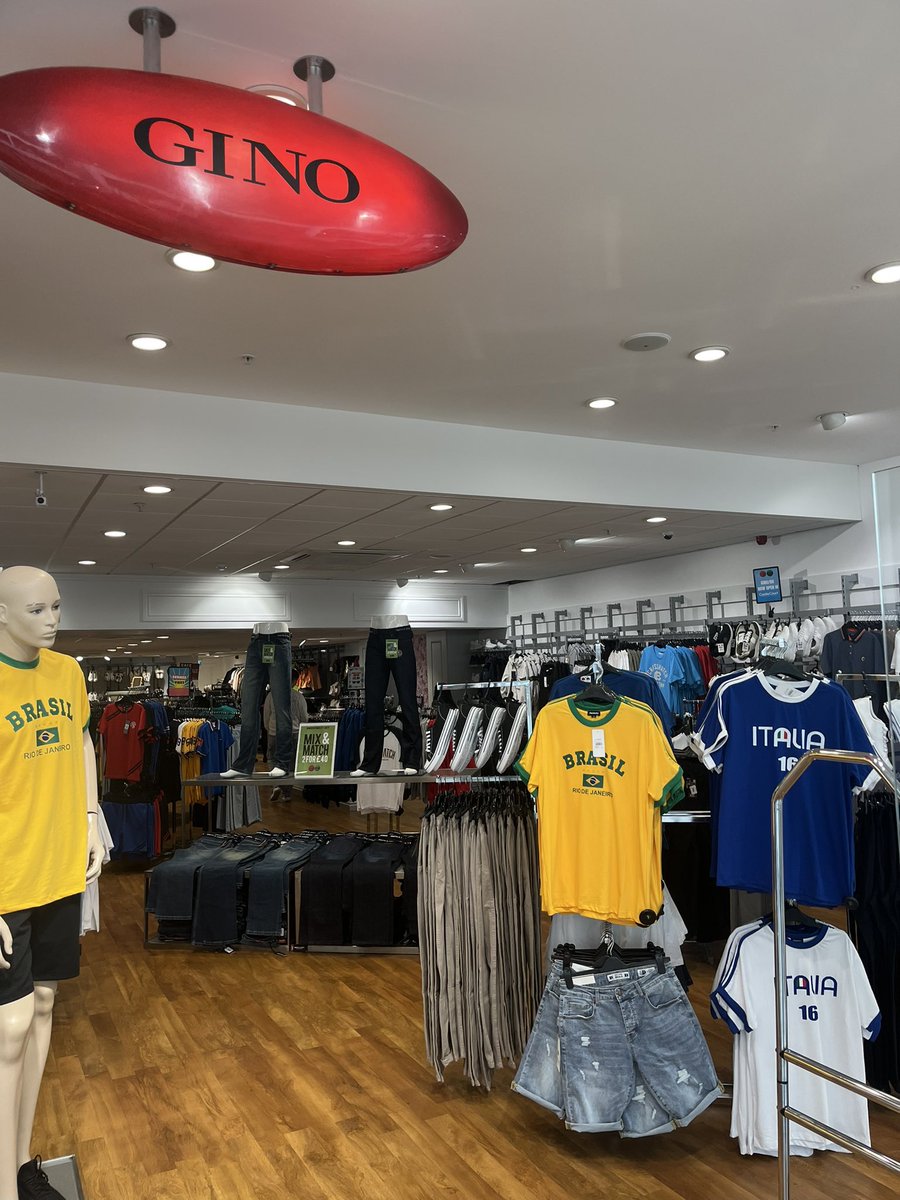 These pictures were taken yesterday in Belfast’s Castlecourt

No seriously…

Yesterday…

We’re back BABY!!!

#ginos #nv