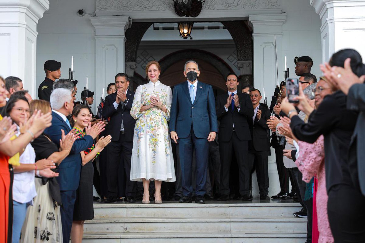 NitoCortizo's tweet image. Con mucha satisfacción, me dirigí al Consejo General de Estado, para agradecer de manera especial a mi gran equipo de trabajo, mujeres y hombres que sirvieron a la patria con propósito, esfuerzo, perseverancia y humildad, logrando la mayor inversión social en la historia de…