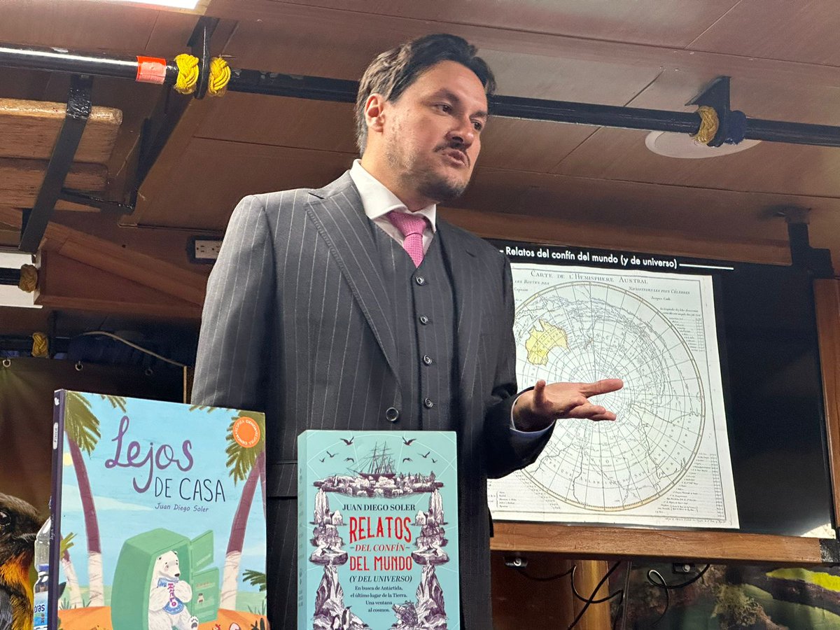 juandiegosoler's tweet photo. Hoy presentando mis libros #RelatosDelConfinDelMundo y #LejosDeCasa en La Haya (Países Bajos) a bordo del Buque Escuela Gloria, Colombia lejos de Colombia. https://t.co/YfxCmb3Gxy