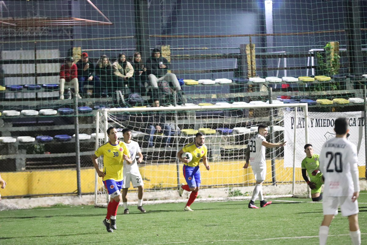 colombiaaencasa's tweet photo. 𝗡𝗼 𝗾𝘂𝗶𝘀𝗼 𝘀𝗲𝗿💔

Los Parces dejaron todo en la cancha, estuvimos cerca de la hazaña en un tremendo partido pero no se pudo, nada que reprochar a este grupo. Nos despedimos con la frente bien en alto de este apertura. A trabajar y volver con todo.

#VamosColombia 🇨🇴🇨🇴🇨🇴 https://t.co/NQRoDFePpu
