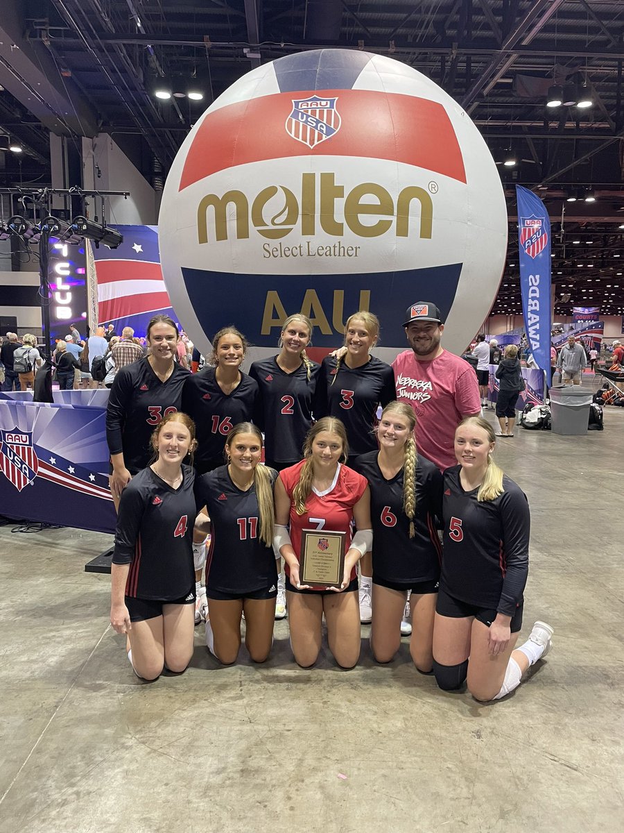 17 Black went 3-0 today and won their division in the Open Bracket!  Great way to end the season!🔥