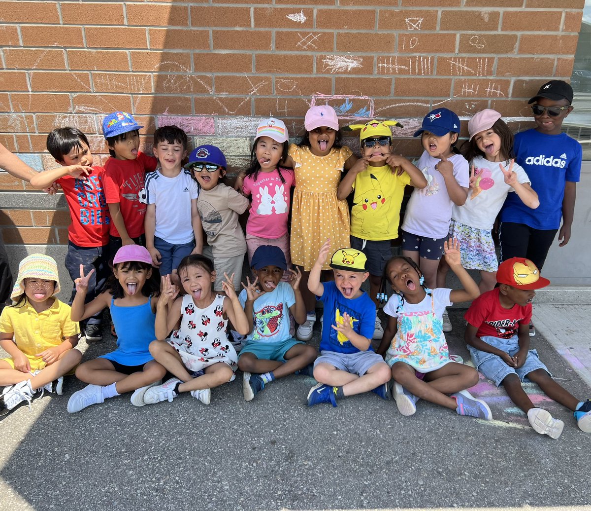✌🏼out kindergarten! Wishing these little superstars the best of luck as they move on to Grade 1!!👏🏻👏🏻 <a href="/StAlphonsaDP/">St. Alphonsa Catholic Elementary School</a>