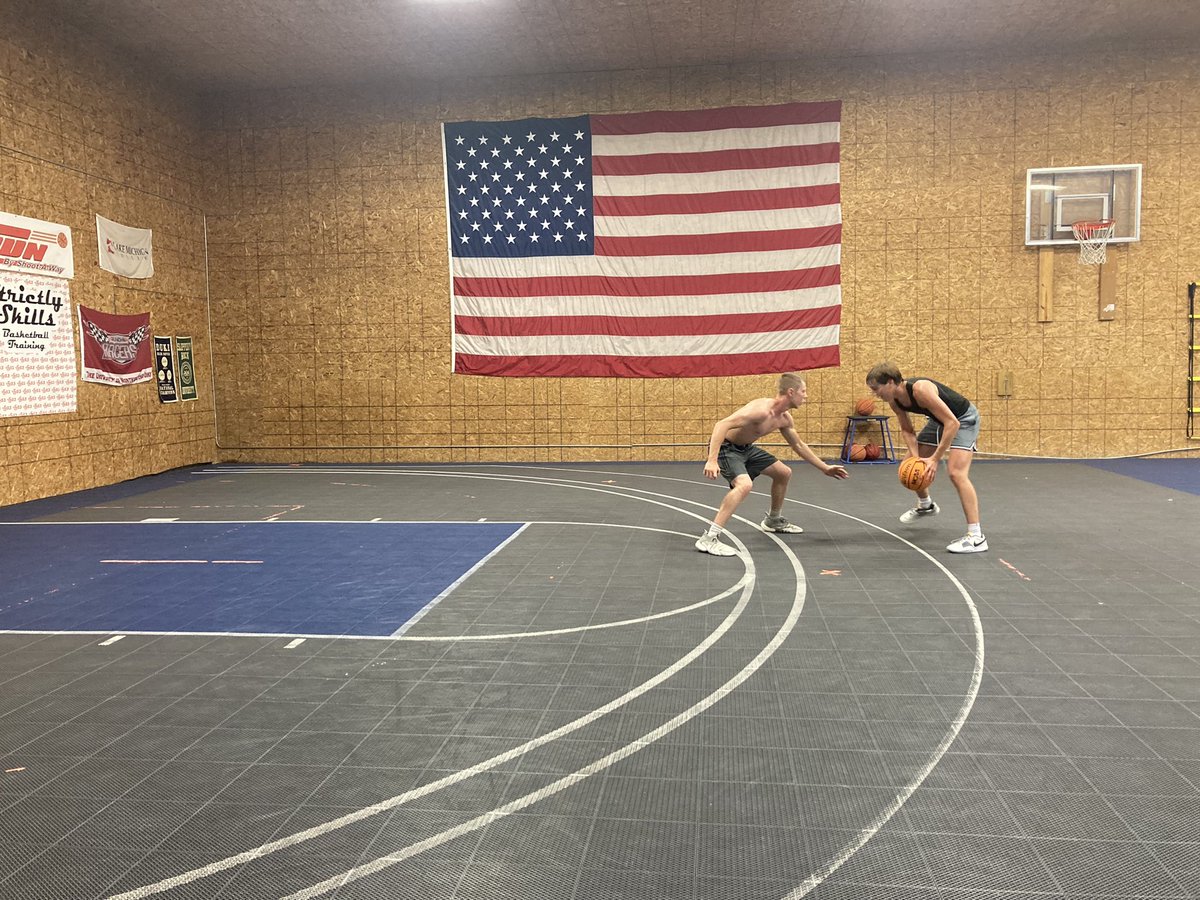 Strictly Skills (@strictly_skills) on Twitter photo 5 games of 1on1 to finish the Fri workout 2026 <a href="/tyskillsballer/">Tyler VanDerMeulen</a> competing against
<a href="/AlbionMBB/">Albion College Men's Basketball</a>
<a href="/NoahVanlaningh1/">Noah Vanlaningham</a>
<a href="/PrepHoopsMI/">Prep Hoops Michigan</a> 5 games of 1on1 to finish the Fri workout 2026 <a href="/tyskillsballer/">Tyler VanDerMeulen</a> competing against
<a href="/AlbionMBB/">Albion College Men's Basketball</a>
<a href="/NoahVanlaningh1/">Noah Vanlaningham</a>
<a href="/PrepHoopsMI/">Prep Hoops Michigan</a>