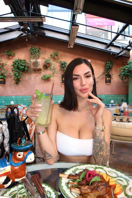 🍸🪽 https://t.co/JrQ70vRnW6