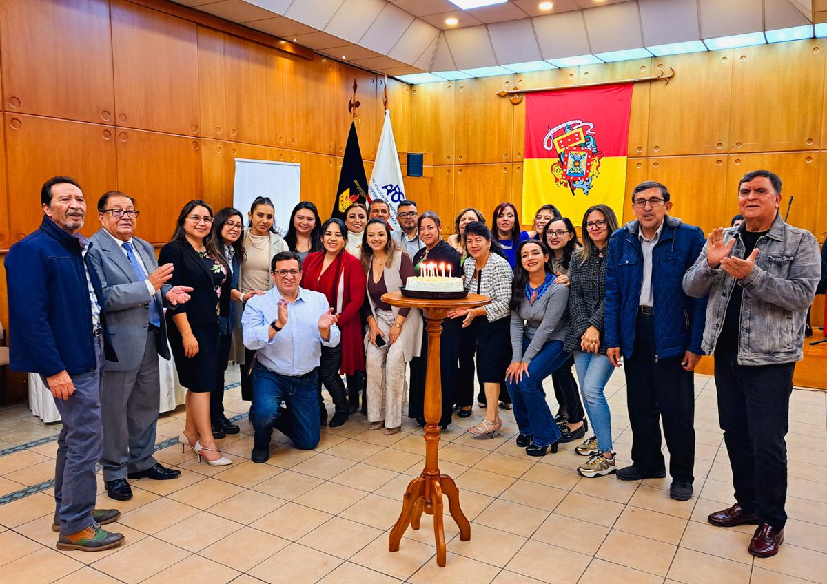 ApucUcuenca's tweet photo. El evento de ayer en honor a nuestros socios cumpleañeros del mes de junio fue todo un éxito. Se creó un ambiente en el que cada docente tuvo la oportunidad de compartir su trayectoria y contribuciones, enriqueciendo la jornada con experiencias únicas.
#ApucUCuenca #Junio https://t.co/3Cp81l5x5v