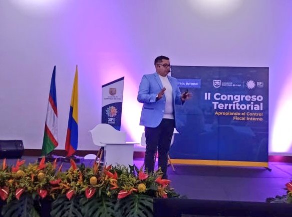 control_cali's tweet photo. Abordamos temas como Gestión del Mapa de Riesgos con Enfoque en Riesgos Fiscales @DAFP_COLOMBIA, Riesgos y Desafíos en Control Interno y Aportes de la Comisión Regional de Moralización del Valle, que 
contribuyen a la mejora continua de procesos administrativos. @leidy_amparo https://t.co/59rXTqNPeZ