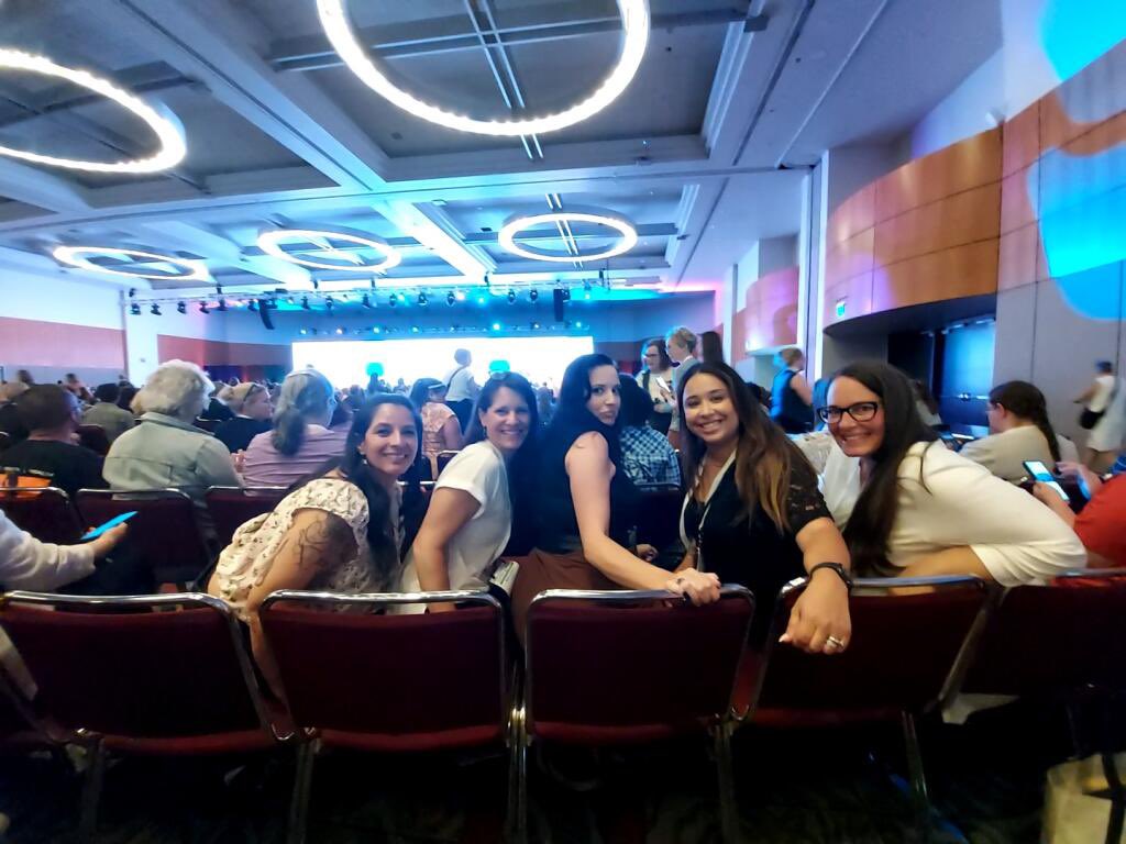 ElizabethAreiza's tweet photo. Waiting for @Trevornoah at #ALAAC24 https://t.co/1GrFwQdLVV