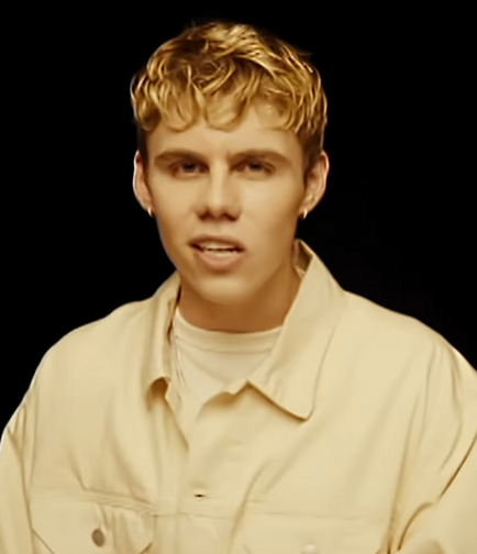 JakeSucky's tweet image. Valkyrae featured in Kid Laroi's new song "Girls"