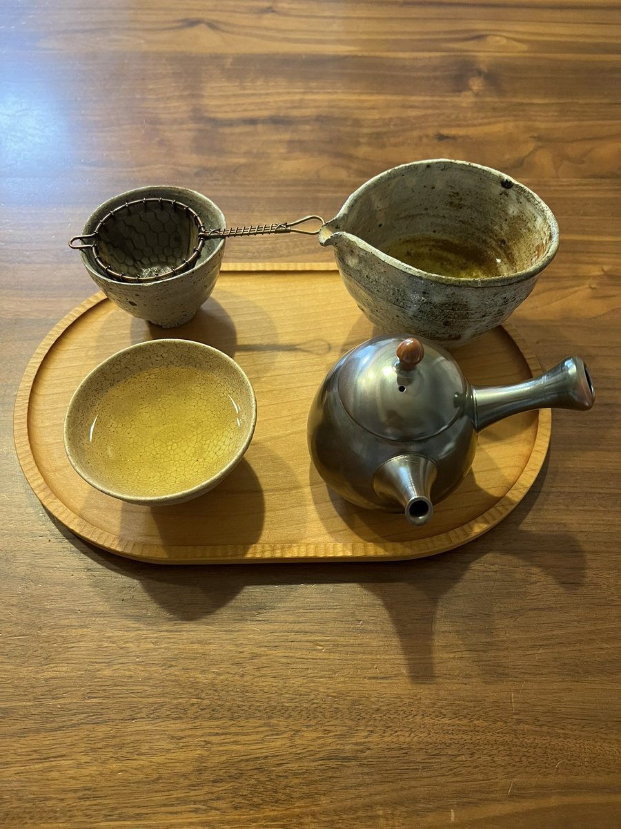 beat671's tweet photo. 朝からお茶してます🍵
ととのうぅぅ🫖

青鶴茶舗さんのさやまかおり
急須は吉川雪堂さん
茶海は梅田健太郎さん
茶盃は金宗勲さん https://t.co/McaHt0jKRq
