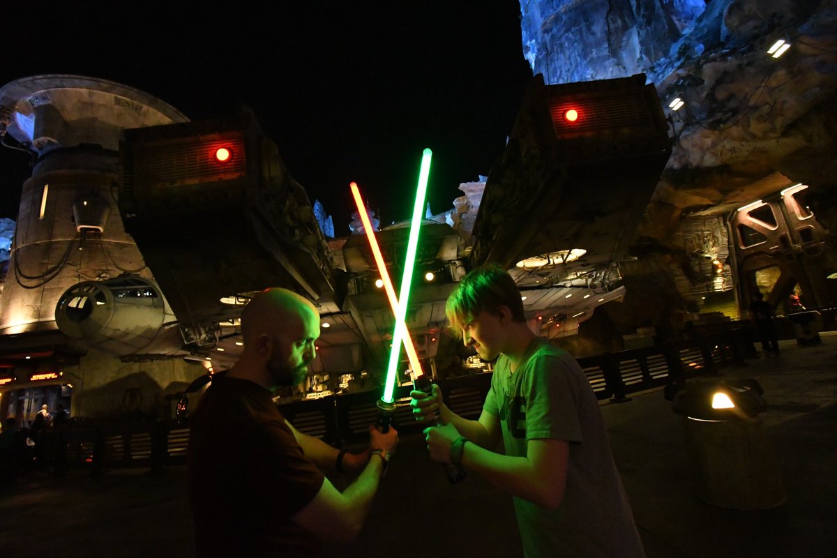 DadBountyHunter's tweet photo. I don’t have any awesome cosplay pictures but I’ll play! #SabersOut (with a sword thrown in for good measure) https://t.co/3ysiW4AqwP
