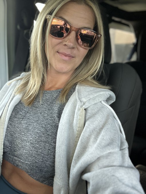 Feeling the Friday vibes 😎 https://t.co/JbZeAPnZPW