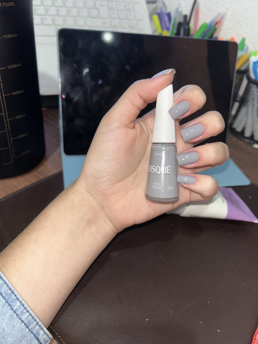 LariihFern's tweet photo. Dia de estudos foi uma 💩 mas pelo menos fiz as unhas 💅 rsrs https://t.co/7TFEOIS96o