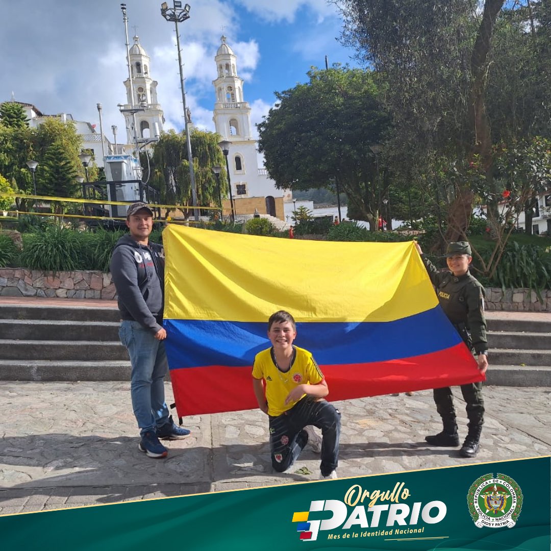 PoliciaNteSder's tweet photo. Desde #Mutiscua Honramos los símbolos patrios; son el reflejo de nuestra historia, nuestra cultura y nuestra identidad. La bandera, el escudo y el himno nos unen en un lazo indestructible de unión y respeto por nuestra nación. Honremos siempre lo que nos hace únicos. 🇨🇴👏🏻 https://t.co/VsBEKnr4Px
