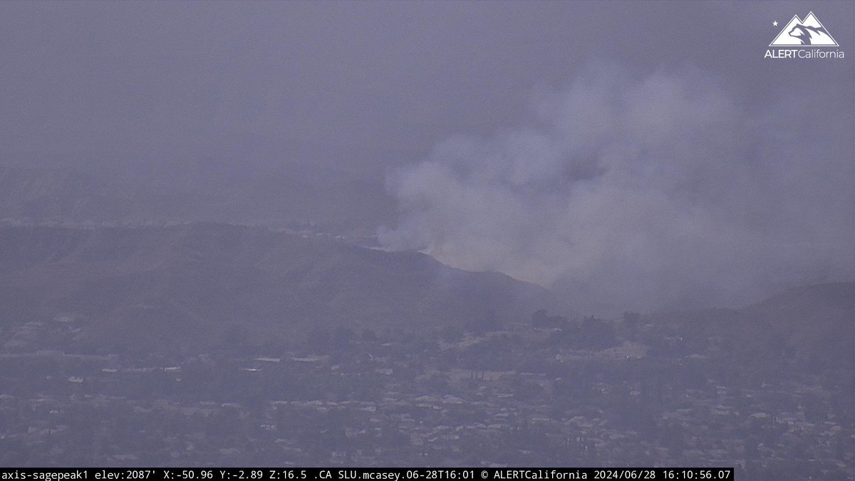 DanielFireTruck's tweet photo. New Brush Fire Sentinel Court, Simi Valley, Ventura County.
1-2 acres, Copter 4 is overhead.
Air Attack 52 is enroute.
#SentinelFire https://t.co/JjpSmCXxLU